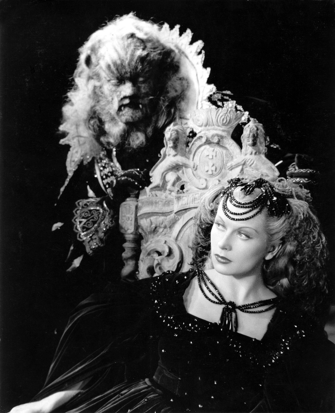 Beauty and the Beast (1946 France) aka Beauty and the Beast Directed by Jean Cocteau Shown from left: Jean Marais (as La BÍte), Josette Day (as Belle)