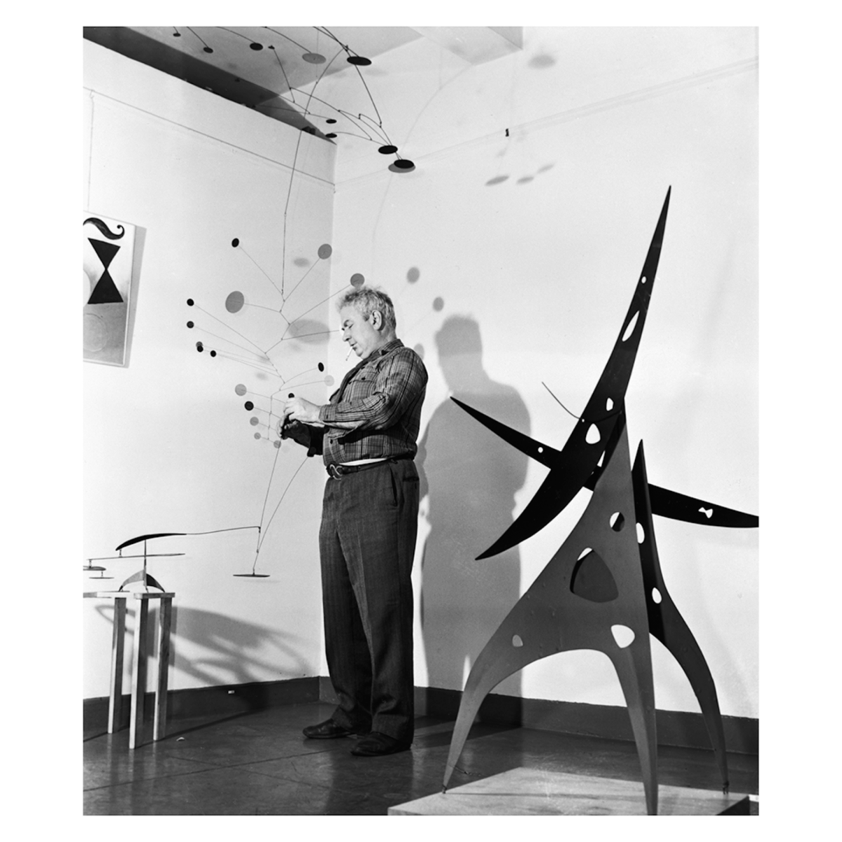 https://samblog.seattleartmuseum.org/wp-content/uploads/Calder-with-Gamma-and-Sword-Plant-Square-1200x1200.png